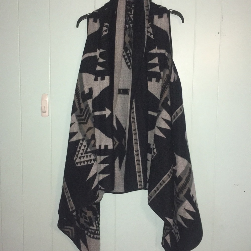 Sleeveless duster with pockets
